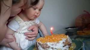 Празднуем День Рождения 1 годик мисс Олесе, вкусный торт, задуваем свечу