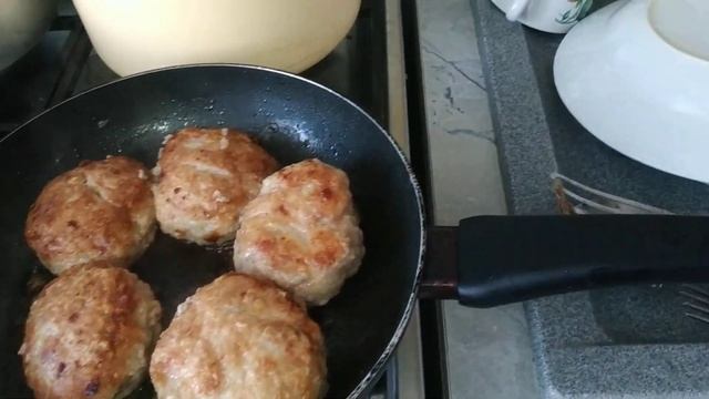 ПРИГОТОВИЛА ВКУСНЯШКИ В ЧЕСТЬ ДНЯ РОЖДЕНИЯ МУЖА смотреть онлайн