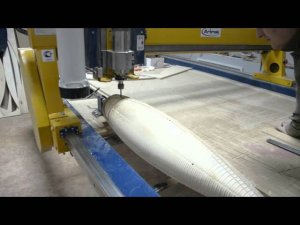 Черновая обработка поверхности мастер-модели радиоуправляемой яхты