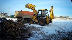 трудный запуск трактора, грузим дрова, варим автоклав