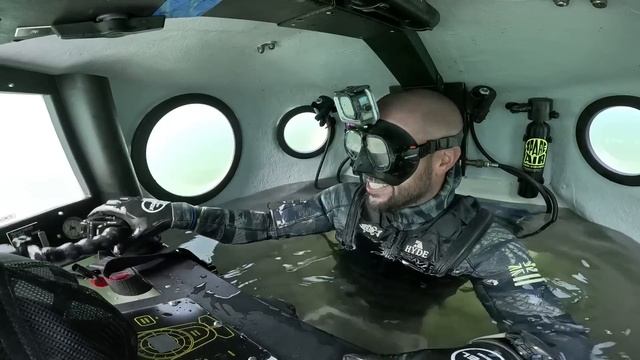 SUBMARINE VS MINI SUBMARINE UNDERWATER CHALLENGE!!! (Gone Wrong..) смотреть онлайн