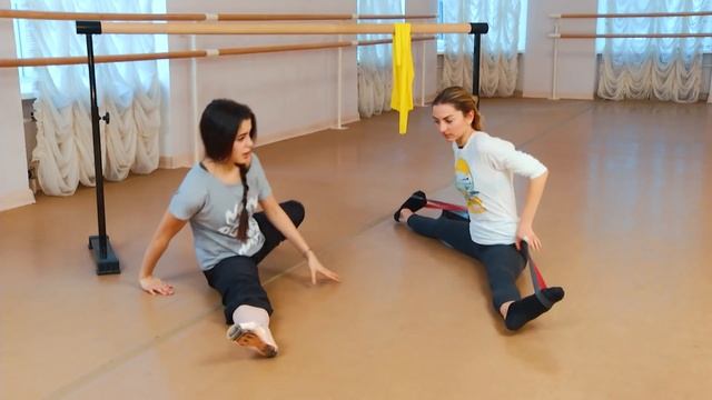 Растяжка с резинкой. Как тянуться с помощью резиновой ленты смотреть онлайн