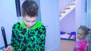 УДАСТСЯ ЛИ ПОЙМАТЬ САМУЮ ЗЛУЮ БУКВУ F из Лор алфавит в реальной жизни ? 2 серия
