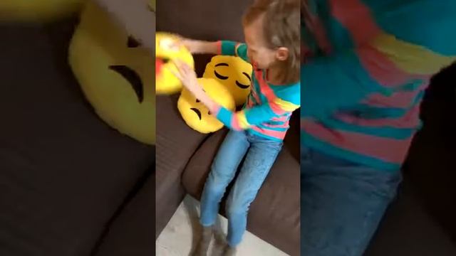 подушки смайлики смотреть онлайн