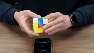 TWISTY RUBIK’S CUBE