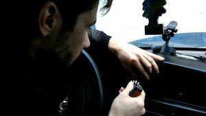 Как снять центральный парус(воздуховод, дефлектор) Mercedes 190 w201