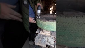 Клумба из покрышки лобзиком.