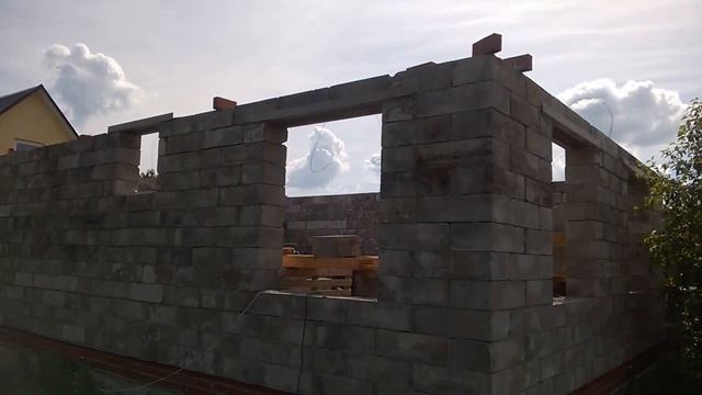Строительство двухэтажного дома 6х8 м. из пеноблока.