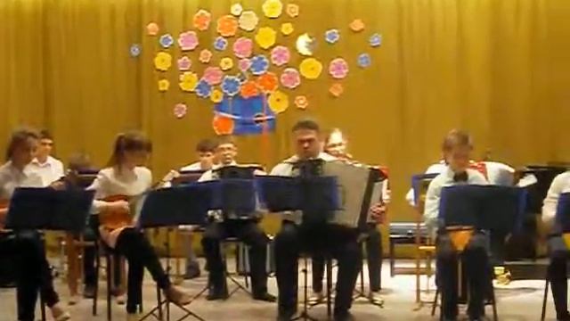 Оркестр с бубнами. Шумовой оркестр. Барабан симфонического оркестра. Музыкальные занятия в детском саду. Барабан в оркестре.