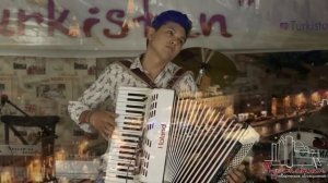 Под небом Парижа Махмуд Урумбаев