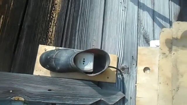 Внимание! Самый дешевый и оригинальный способ сделать розетку для улицы с помощью старой галоши. смотреть онлайн