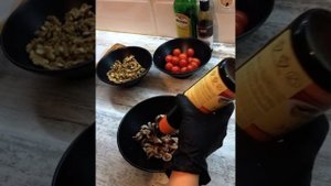 Салат с осьминожками. Как готовить сыромороженый осьминог. Простой вкусный салат к новому году