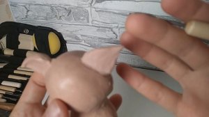 Как слепить поросëнка из пластилина.