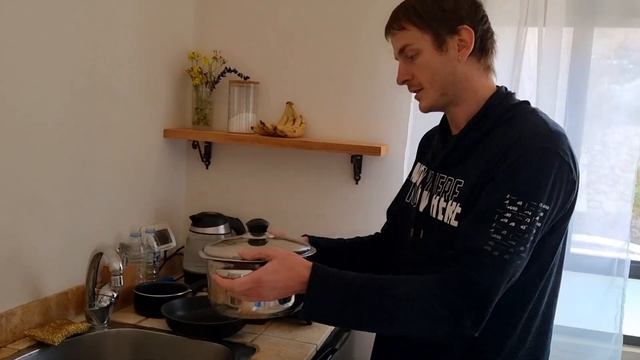 КРЫШКА ЗАСТРЯЛА ПРИСОСАЛАСЬ — КАК ОТКРЫТЬ? ✔ Смотри и учись! смотреть онлайн