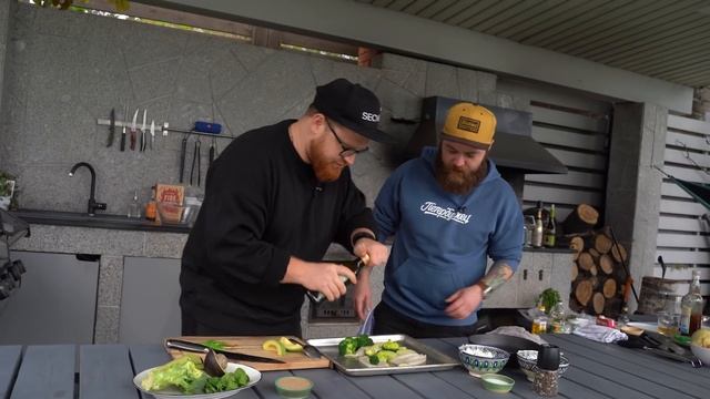 Теплый салат из кальмара с ореховым соусом и домашним сыром рикотта смотреть онлайн