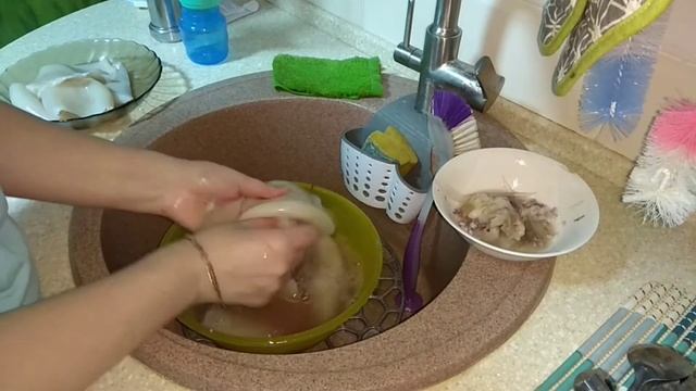 Как быстро почистить кальмара смотреть онлайн