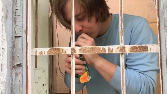 ПСИХБОЛЬНИЦА - ПРИНЕСЛИ ПОДАРКИ ГОЛОДНЫМ ПАЦИЕНТАМ смотреть онлайн