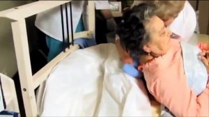 Мытье головы лежачего больного. Школа профессиональных сиделок