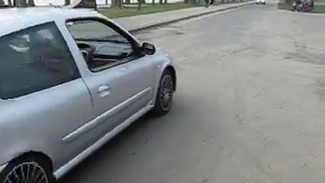 Renault Clio 2.0 16V смотреть онлайн