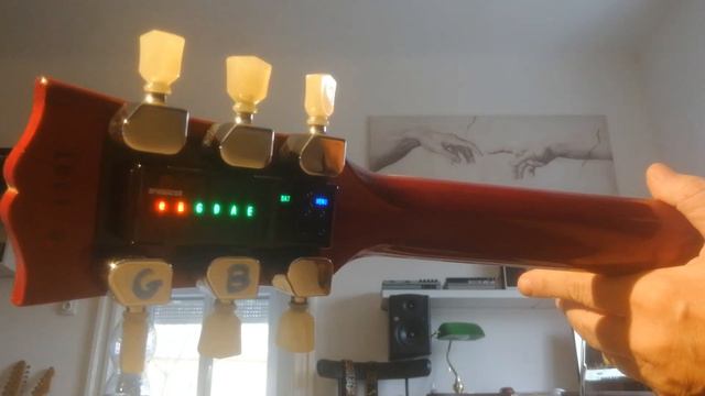 The Tronical Robot Tuner, which came with my 1994 Gibson LP Classic смотреть онлайн