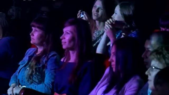 Вокалистку IOWA Екатерину Иванчикову благовещенские дети завалили браслетами смотреть онлайн