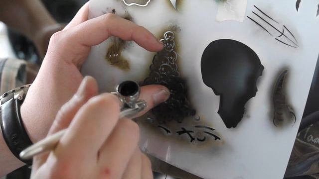 Airbrush Tutorial: Skull Stencil Set Harder & Steenbeck Airbrush Anleitung смотреть онлайн