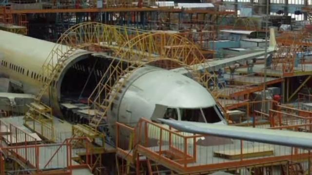 ФЮЗЕЛЯЖ В МОРЩИНАХ У САМОЛЁТА смотреть онлайн