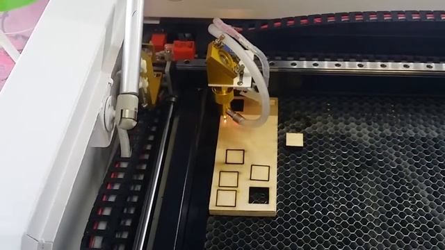 Лазер 50Вт. Резка фанеры 10 мм. смотреть онлайн