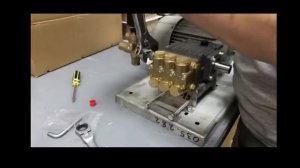 Плунжерный насос высокого давления SPECK TRIPLEX в сборе с электрическим двигателем на раме.