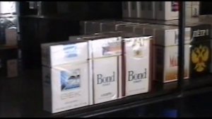 90-е. Видеосъемка в ларьке "за прилавком". Какие были покупатели и продавцы?  Какие условия?