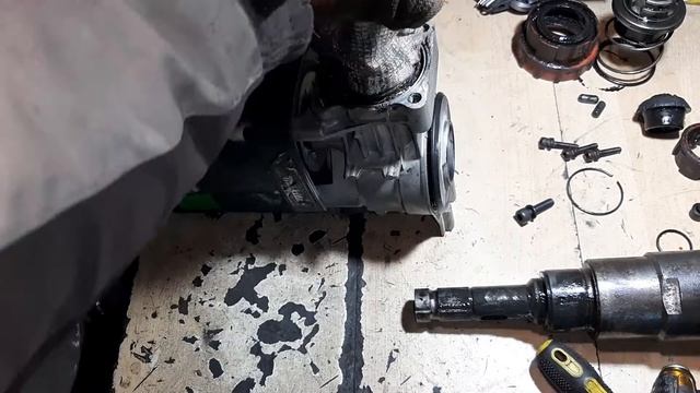 Отбойный молоток Makita HM1202C - разборка