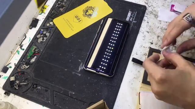 Как наклеить защитное стекло с изогнутыми краями