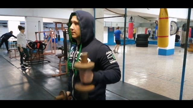 Один из вариантов прокачки бицепса рук смотреть онлайн