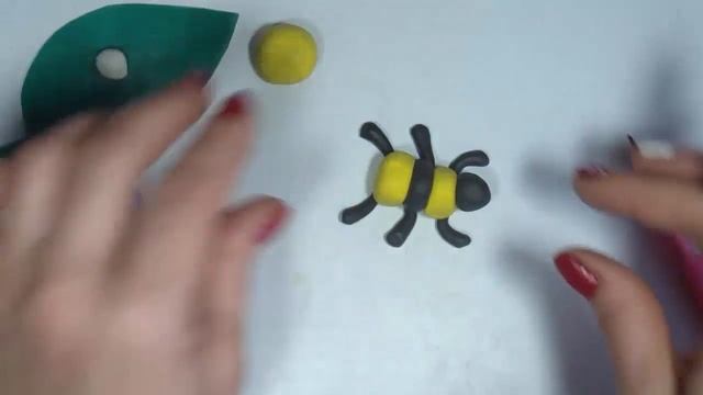 Веселая пчелка Майя из пластилина. Обучающее видео для детей. смотреть онлайн