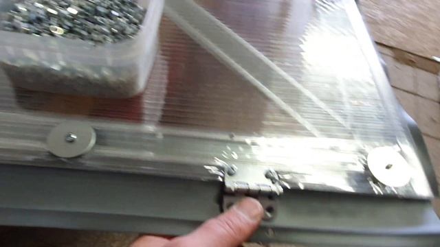 Как собрать теплицу "Дачная Трёшка" от компании "Воля": обшивка дверей и форточек 3 смотреть онлайн