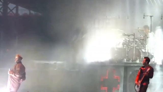 Тилль Линдеманн ТАНЦУЕТ на сцене | Till Lindemann dance
