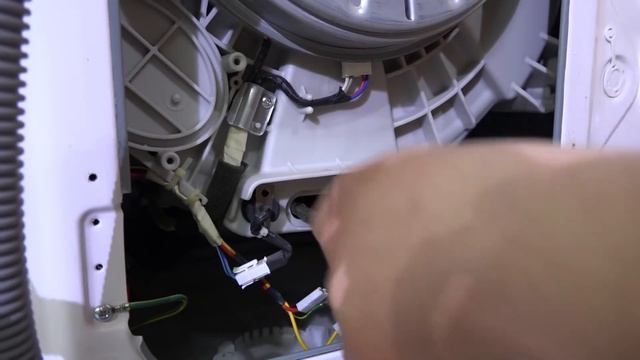 Как вытащить косточку от лифчика из стиральной машины смотреть онлайн