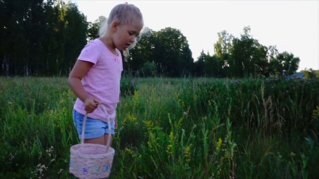 Как правильно собирать землянику ?!