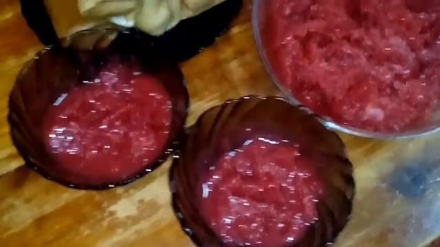 Клубника на зиму с сахаром. Любимое зимнее лакомство в деревне. смотреть онлайн