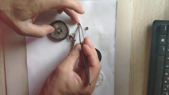 Замена батарейки в часах.