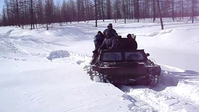 Вездеход застрял в сугробе! смотреть онлайн