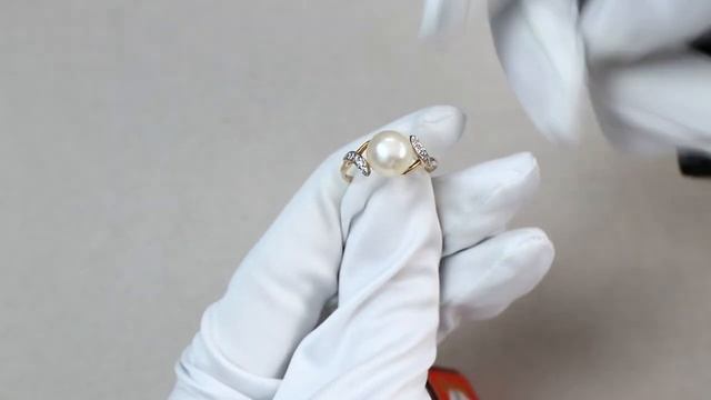 Золотое кольцо Жемчужное подворье с фианитом и жемчугом 15510946.0.b. смотреть онлайн