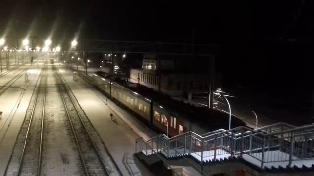 ЭС1П.... Ласточка отправляется из Свири в Санкт-Петербург. смотреть онлайн