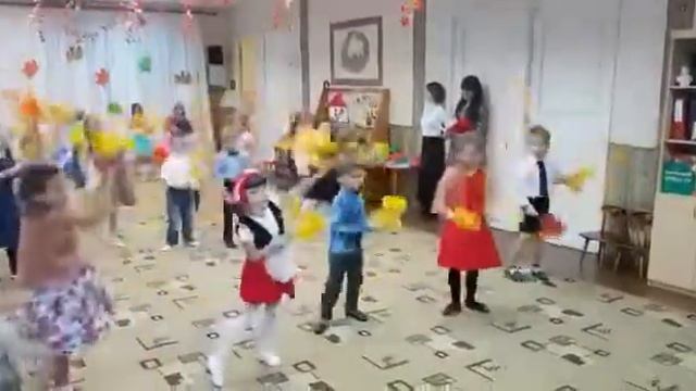 «Чудная пора» Танец с листочками, в детском саду. Подготовительная группа смотреть онлайн