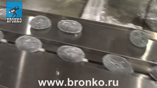 Упаковка металлических мочалок для мытья посуды в флоупак на горизонтальной упаковочной машине смотреть онлайн