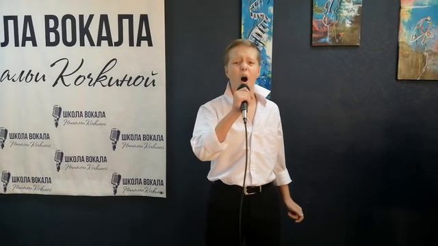 Колотвинов Даниил поет песню В. Высоцкого "Певец у микрофона" смотреть онлайн