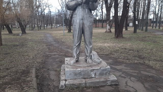 Памятник шахтеру и металлургу, город КривойРог пр. Дзержинского