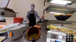 Школьная еда и cбалансированное детское питание - Чем кормят детей в школе Англии Padworth College?