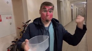 Пацаны клянчат конфеты ?