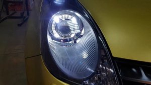 Nissan Note. Биксеноновые линзы с блендами Panamera